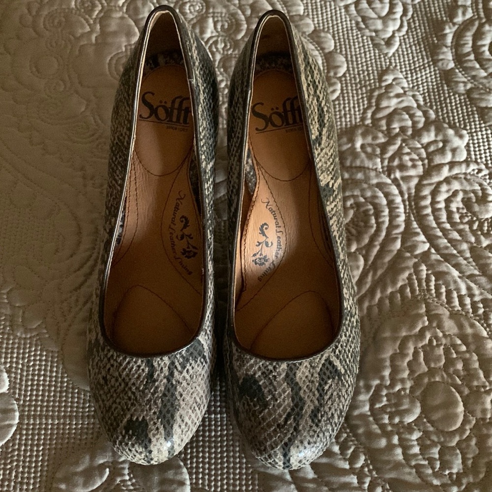 Sofft snakeskin natural leather lining pumps 7M New and beautiful!